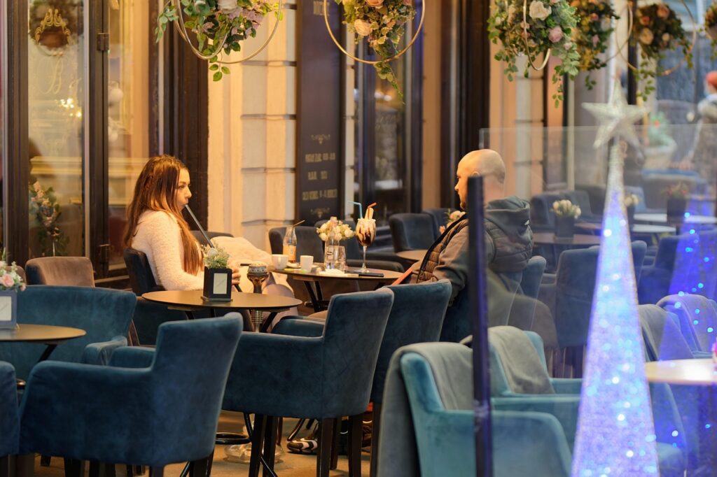 初デートでのディナーにぴったりなデートマナーと服装は？