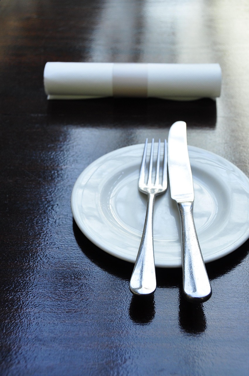 初デートで知っておきたいナイフフォークマナー初心者向けのポイントは？